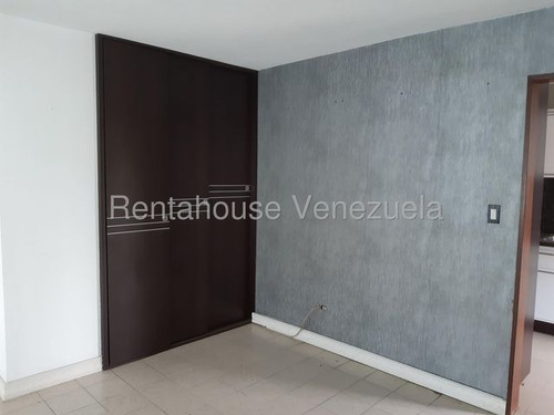 Apartamento Para Ser Remodelado. En Venta En La Boyera, Mls 25-23275, Isabel Salon