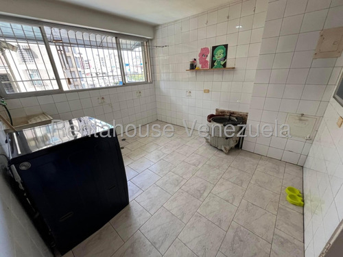 Amplio Apartamento En Venta, Urb. Los Caobos