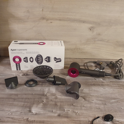 Dyson Supersonic Secadora Con Base Y Accesorios Original (Usado)