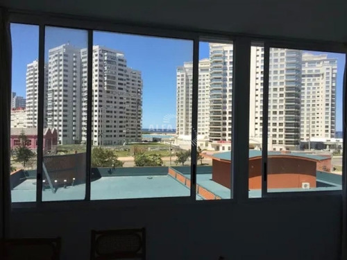 Imagen 9 de 10 de Apartamento En Venta, Mansa, Frente Al Mar, Punta Del Este