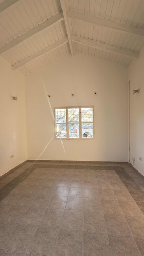 Casa De 3 Dormitorios Zona Valle Escondido