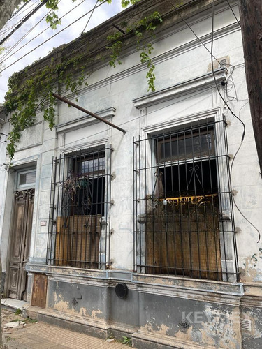 Casa En Venta A Refaccionar. San Fernando Centro, 4 Ambientes Con Jardin Apto Credito