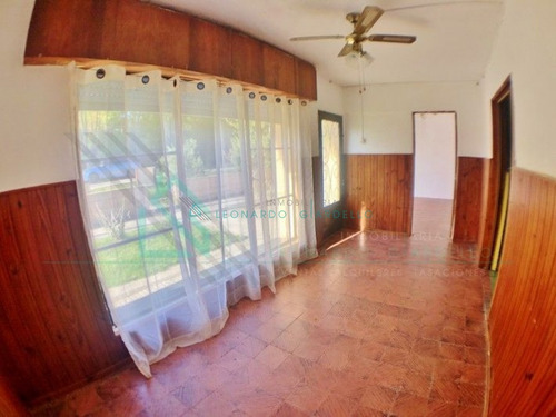 Imagen 2 de 13 de Colonia Del Sacramento - Casa De Sólida Construcción E Interesante Terreno