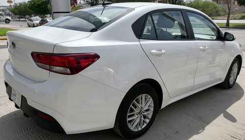 Imagen 6 de 13 de Kia Rio Sedan Ex