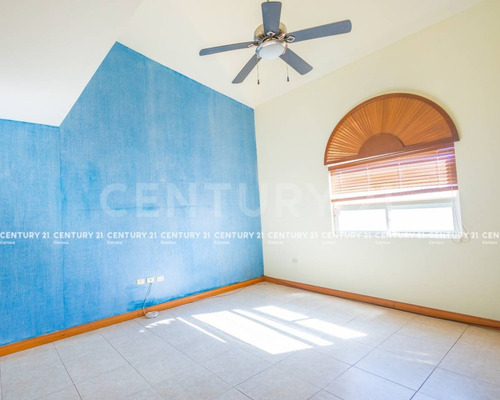 Casa En Venta En Fraccionamiento Rincon De Las Lomas Chihuahua, Chih.