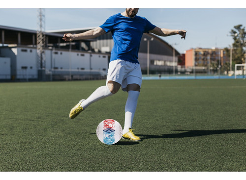 Pelota Umbro Formation Recreational Resistente Y Versátil