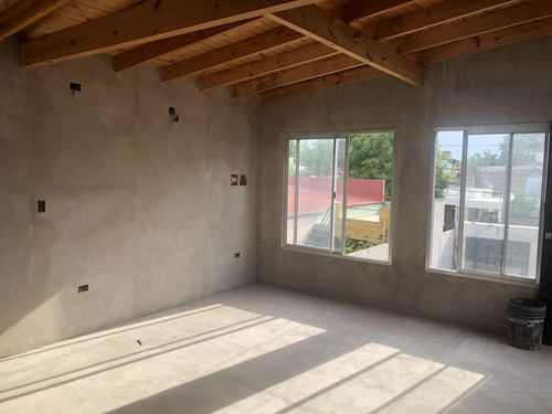 Imagen 6 de 19 de Departamento En Venta - 2 Ambientes - Patio - Parrilla - Castelar Norte