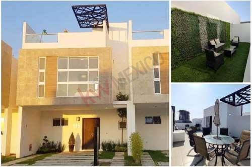 Casa En Venta En Querétaro Con Roof Y Exclusivas Amenidades Con Seguridad