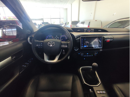 Imagen 21 de 24 de Toyota Hilux Srv Cuero 4x2 Mt