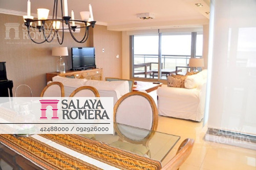 Apartamento De 4 Dormitorios Ubicado En Primera Linea De Playa Brava, Punta Del Este