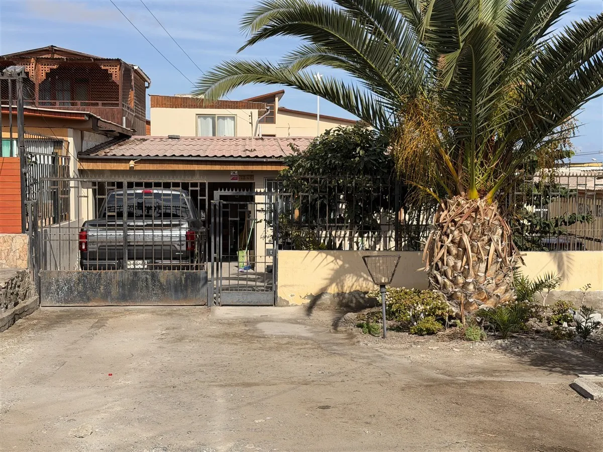 Imagen 1 de 19 de Casa En Venta De 4 Dorm. En Antofagasta