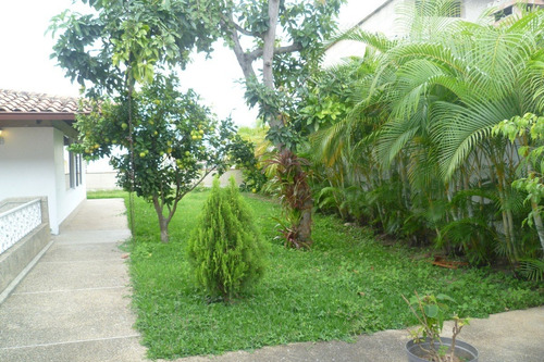 Imagen 12 de 14 de Venta Amplia Y Cómoda Casa De 1.199mts. Cumbres De Curumo En Calle Cerrada
