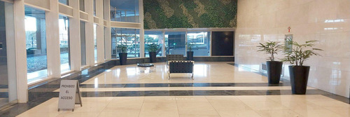 Laminar Plaza | Oficina En Impecable Estado | Excelentes Vistas - Disponibilidad Inmediata.
