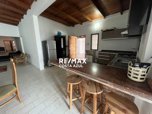 Remax Vende Amplia Casa En Conjunto Los Coralitos Tucacas