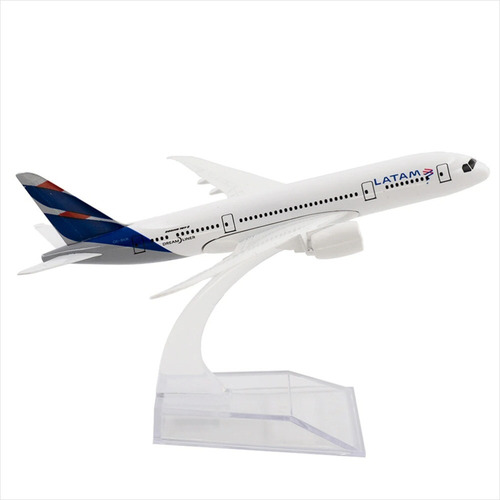 Imagen 4 de 6 de Latam, Avion Boeing 787, Esc 1:400, 100% Metálico