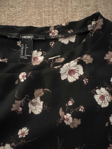 Camisa Negra A Flores Forever 21 Importada (Usado)