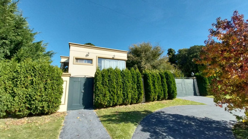 Venta Chalet De Categoría En Sierra De Los Padres - Gas Natural Conectado