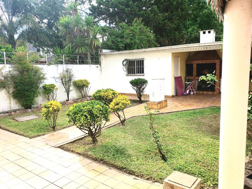 Alquiler Casa 4 Ambientes/ Jardin-parrilla Cubierta,cochera.