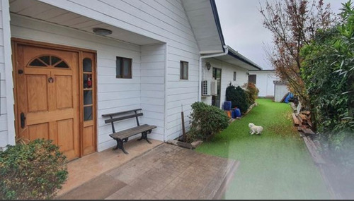 Se Vende Casa De 1 Piso. 3d, 3b + Servicio Y Quincho