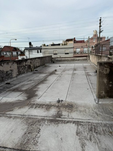 Casa En Venta En Ramos Mejia Sur 3 Ambientes Con Enorme Patio Mas Local Al Frente