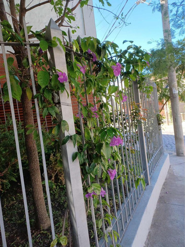 Casa En Venta - 4 Dormitorios 2 Baños - Cochera - 310mts2 - Villa Sarmiento, Morón