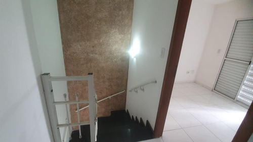 Casa Com Três Quartos Em Condominio