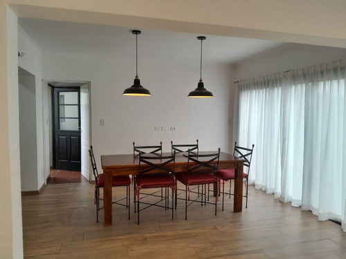 Casa En Venta - 4 Dormitorios 2 Baños - 469mts2 - Suipacha