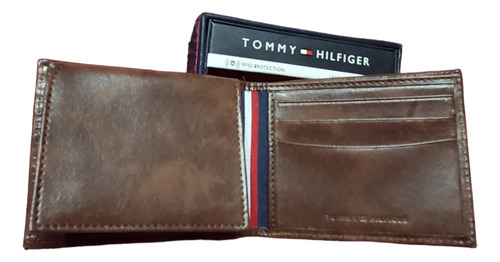 Billetera Tommy Hilfiger 31hp220086 Color Marrón Claro De Cuero