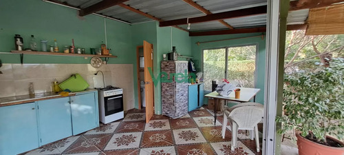 Venta De Casa, Las Toscas, 3 Dormitorios, Living Comedor Con Estufa Leña, Sobre Aveninda Principal.