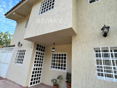 Re/max 2mil Vende Town House En Residencias Virgen Del Valle, San Lorenzo. Isla De Margarita, Estado Nueva Esparta 