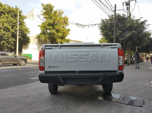 Nissan Np300 Estaquita Batea Mt 2018