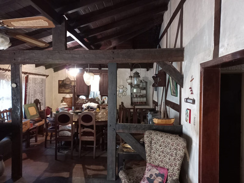 Casa Sobre Lote Propio Con Jardin Y Pileta A Refaccionar