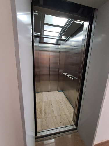 Se Vende Estupendo Pent House Tipo Loft Obra Limpia Para Remodelar A Gusto En La Urbanizacion El Cigarral Del Hatilo Em