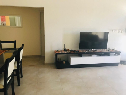 Imagen 5 de 13 de Casa 3 Dormitorios Y Parque En Venta La Plata