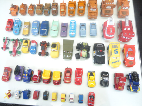 Lote 59 Carrinhos Miniatura Disney Pixar Cars + Maleta 