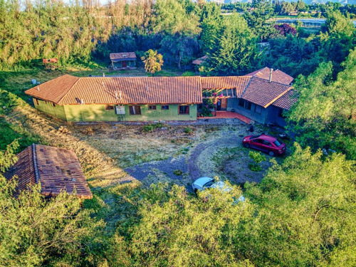 Casa De Campo Con Terreno En Venta - Potencial Comercial - D