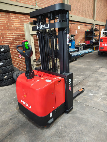 Apilador Electrico Capacidad 2 Ton Torre Triple