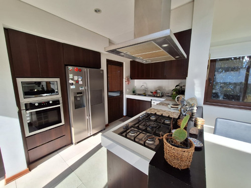 Moderna Casa En Lomas De Montemar, Concón