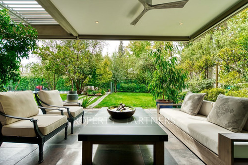 Elegante Y Exclusivo Departamento Con Jardín Priva...