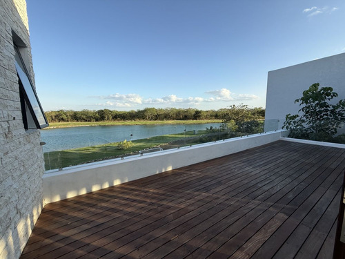 Casa En Venta En Cabo Norte, Vista Al Lago, Mérida Yucatán