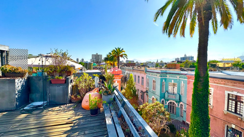 Casa Tres Niveles Barrio Histórico Doble Altura Muy Luminosa