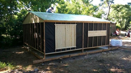 Imagen 17 de 18 de Prefabricada De 25m2 Con Aberturas De Madera Techo De Chapa