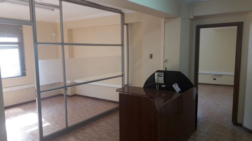 Arriendo Oficina Salida Metro Universidad De Chile, 660 Mts.