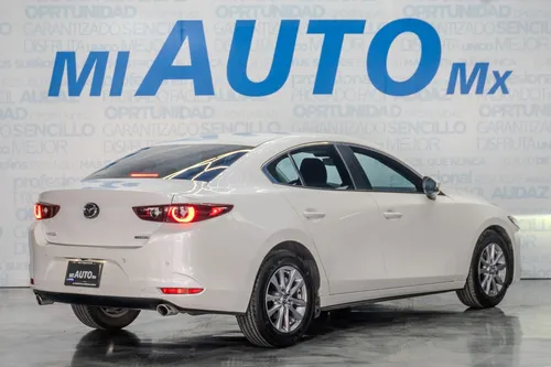 Mazda Mazda 3 SEDAN i TA