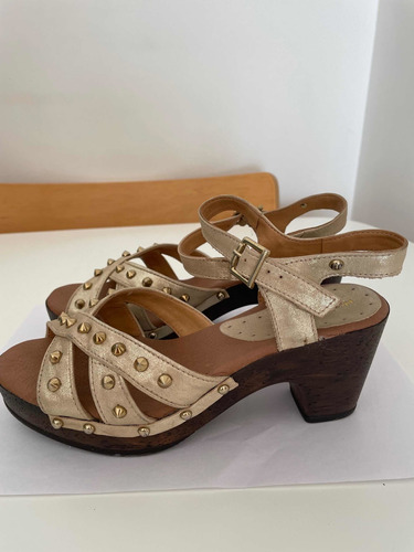 Sandalias Hush Puppies 36 Doradas Tachas 