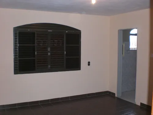 Dois Sobrados No Mesmo Terreno, Total De Cinco Quartos, Cômodos Amplos, 303m² De Área Construída