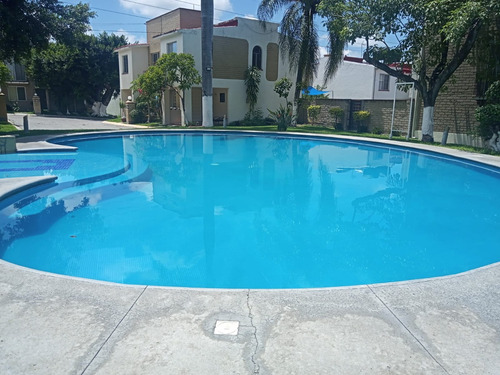 Excelente Casa En Emiliano Zapata, Morelos, Con Terreno Excedente Y Alberca
