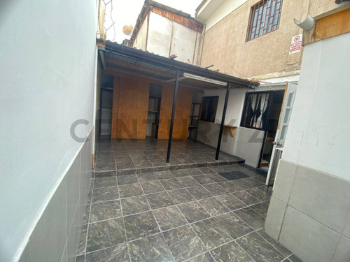 ¡amplia Casa En Arriendo 6d + 3b + Jardín + Quincho En ...