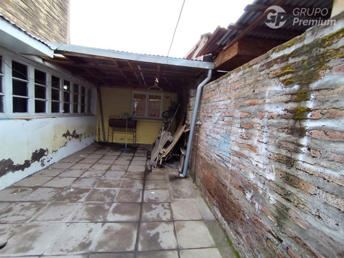 Casa En Venta En Lo Espejo 4 Dormitorios, Regularizada