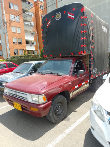 Toyota Hilux 2.4l 117 hp 4x2